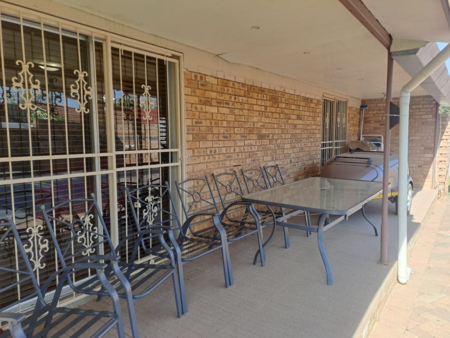 4 Bedroom Property for Sale in Jan Cillierspark Free State